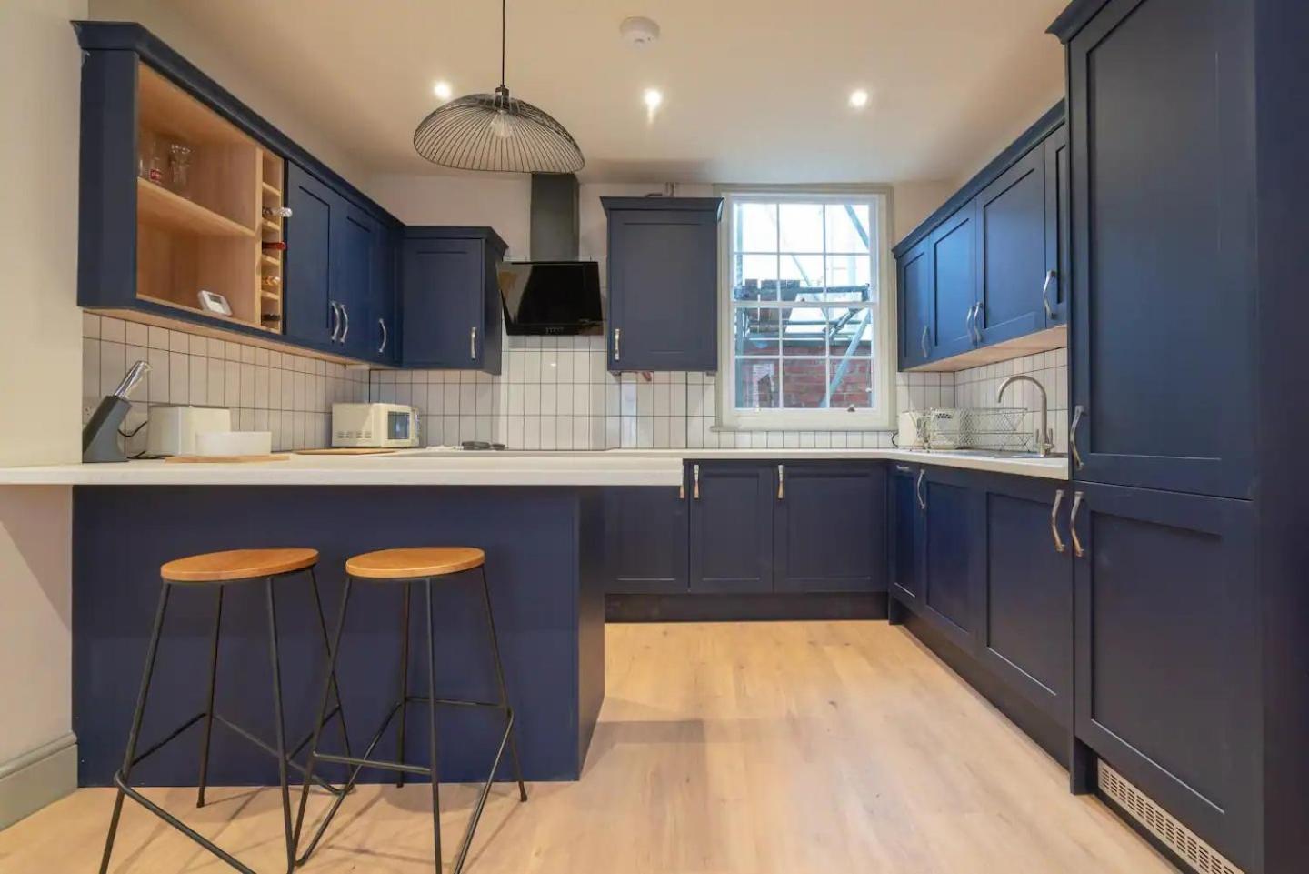 Вилла Pass The Keys Stylish Grade II Listed House Челтенхам Экстерьер фото